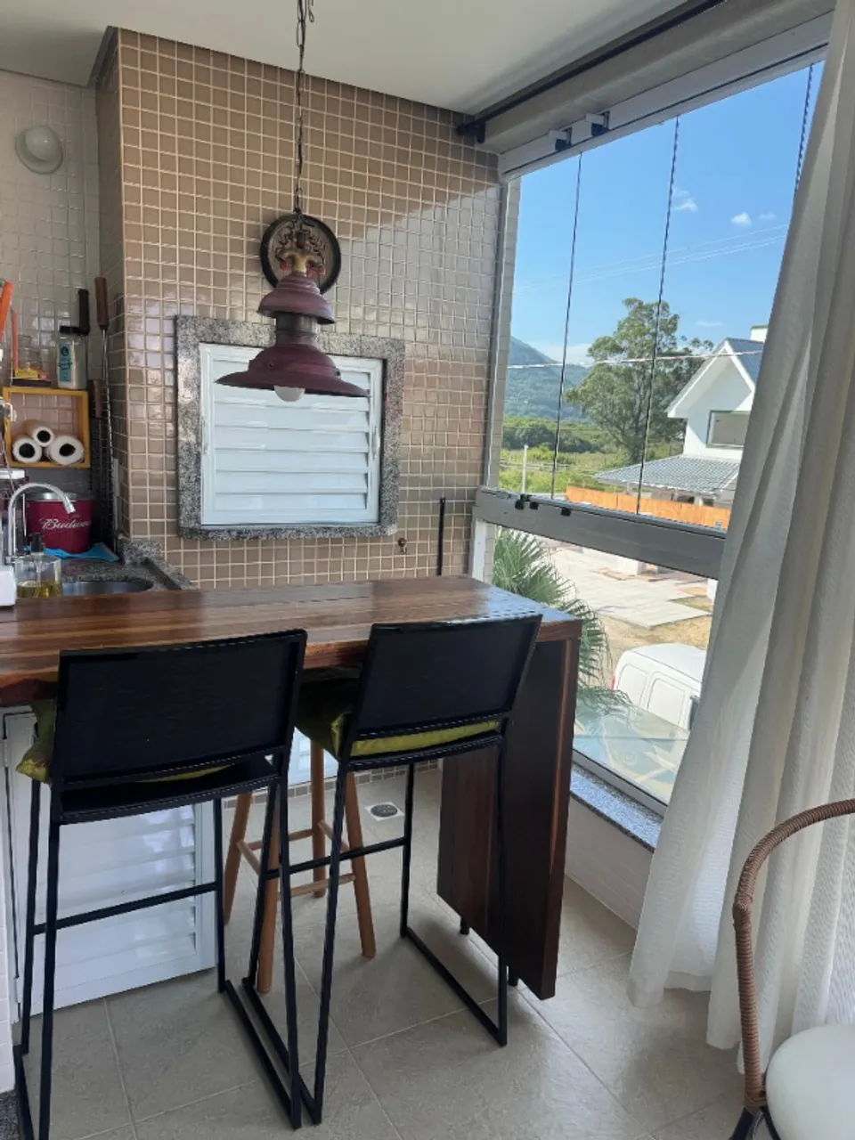 Furnished 2-bedroom apartment with open-plan kitchen