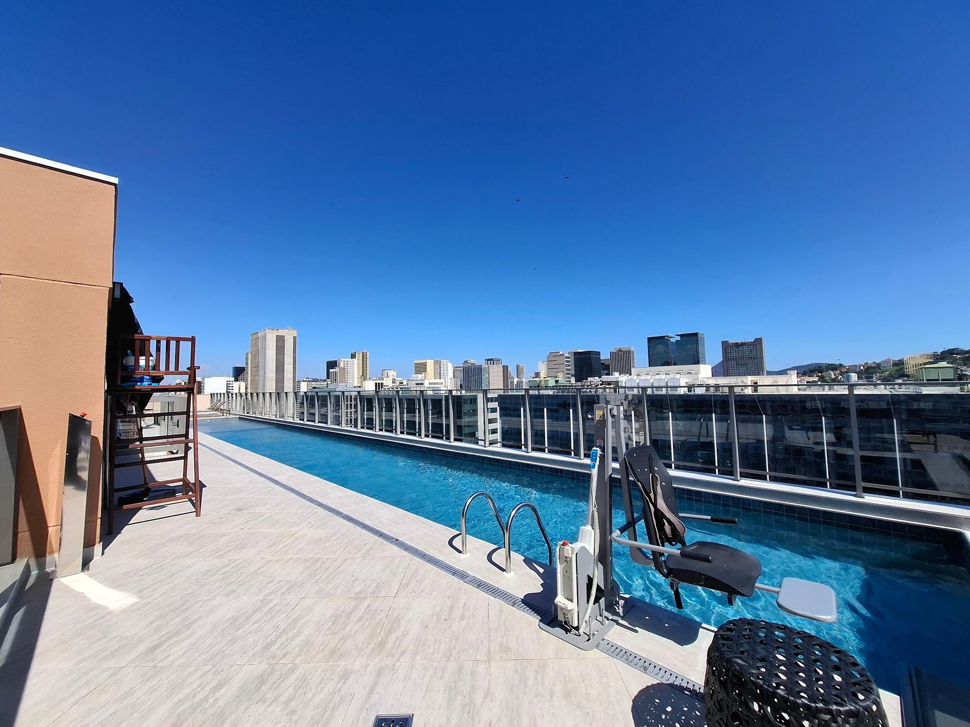 1-bedroom apartment with a balcony and washing machine — photo 5