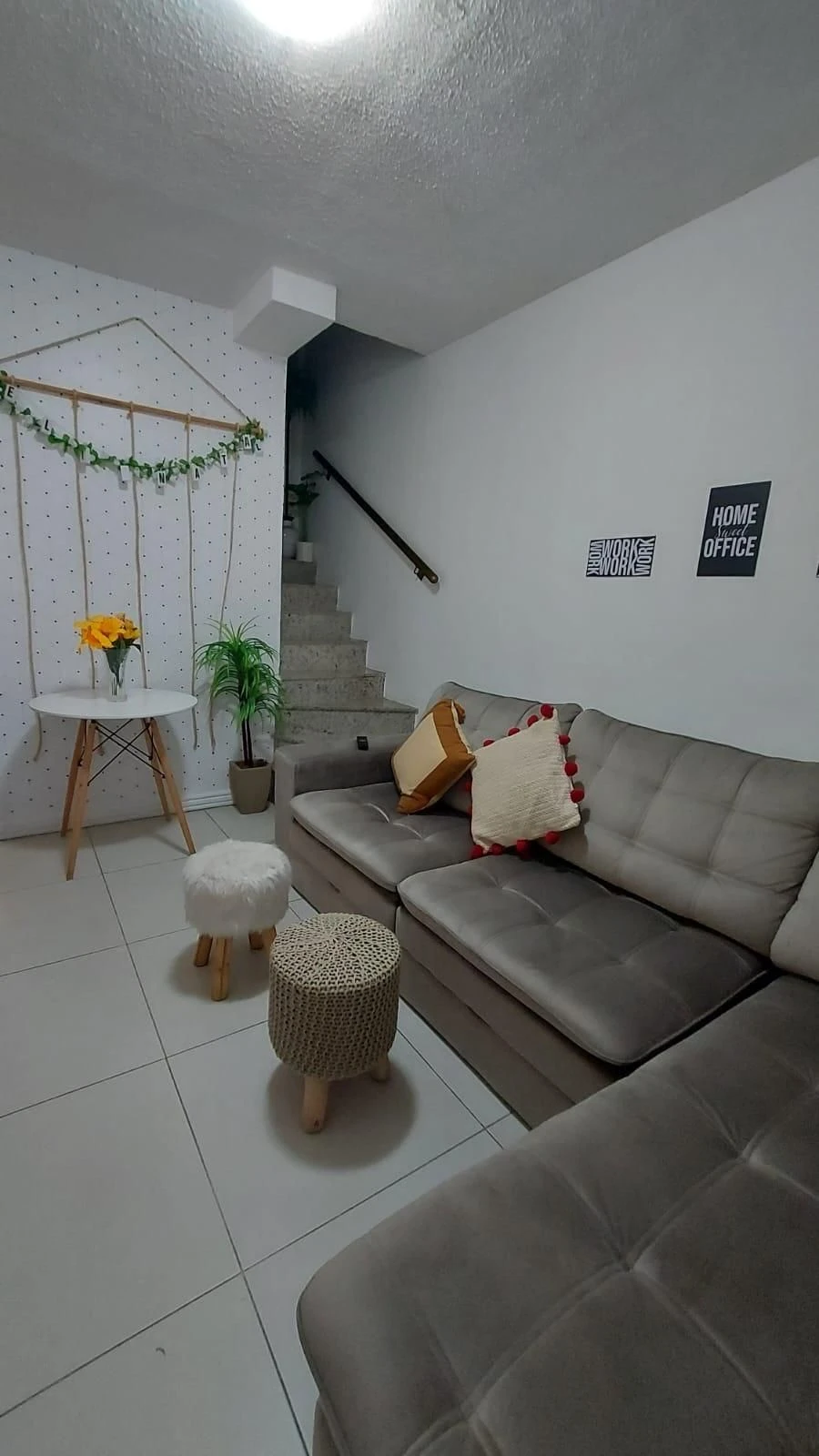 Balcony with a grill in a 2-bedroom house, 52 m² — photo 5