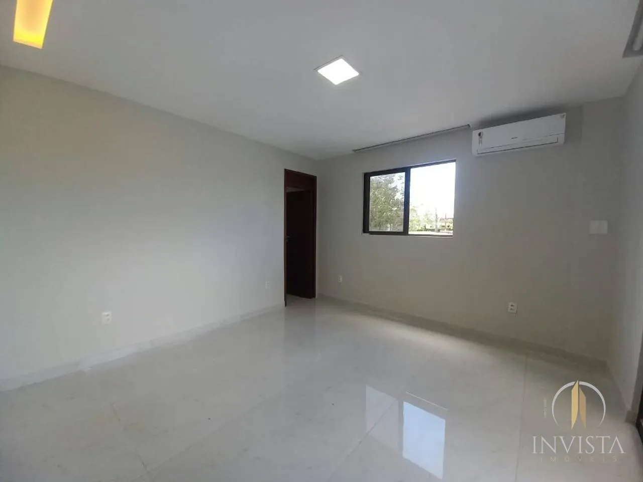 Furnished house, 481 m², with floor-to-ceiling windows — photo 53