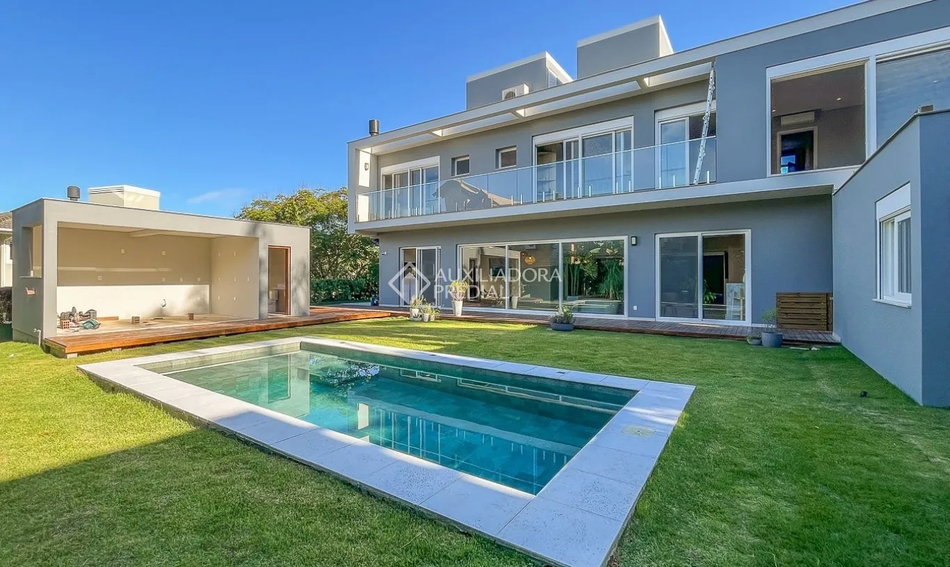 Furnished 431 m² house with 4 bedrooms and 6 bathrooms — photo 37