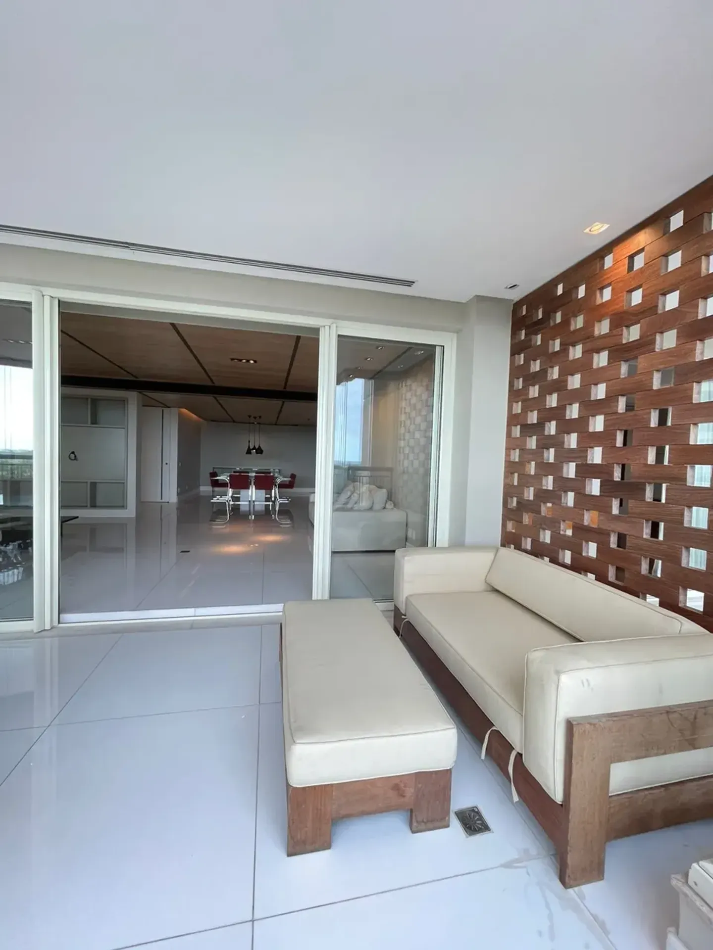 Furnished 3-bedroom apartment with glassed balcony — photo 16