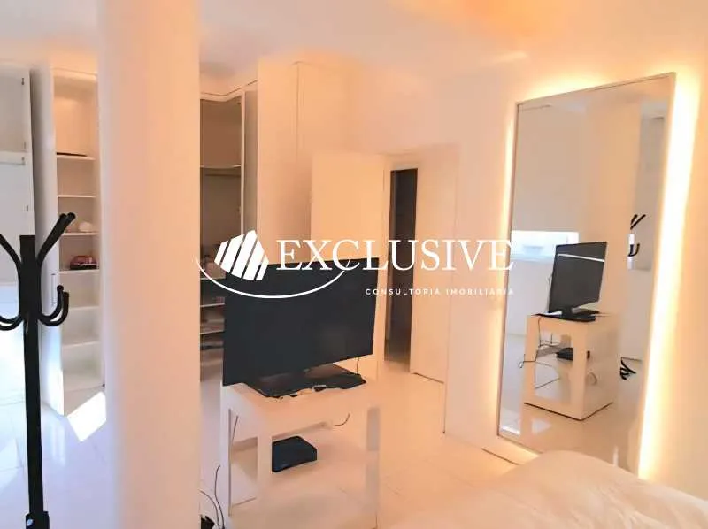 Duplex penthouse with an open kitchen and 2 bedrooms — photo 5