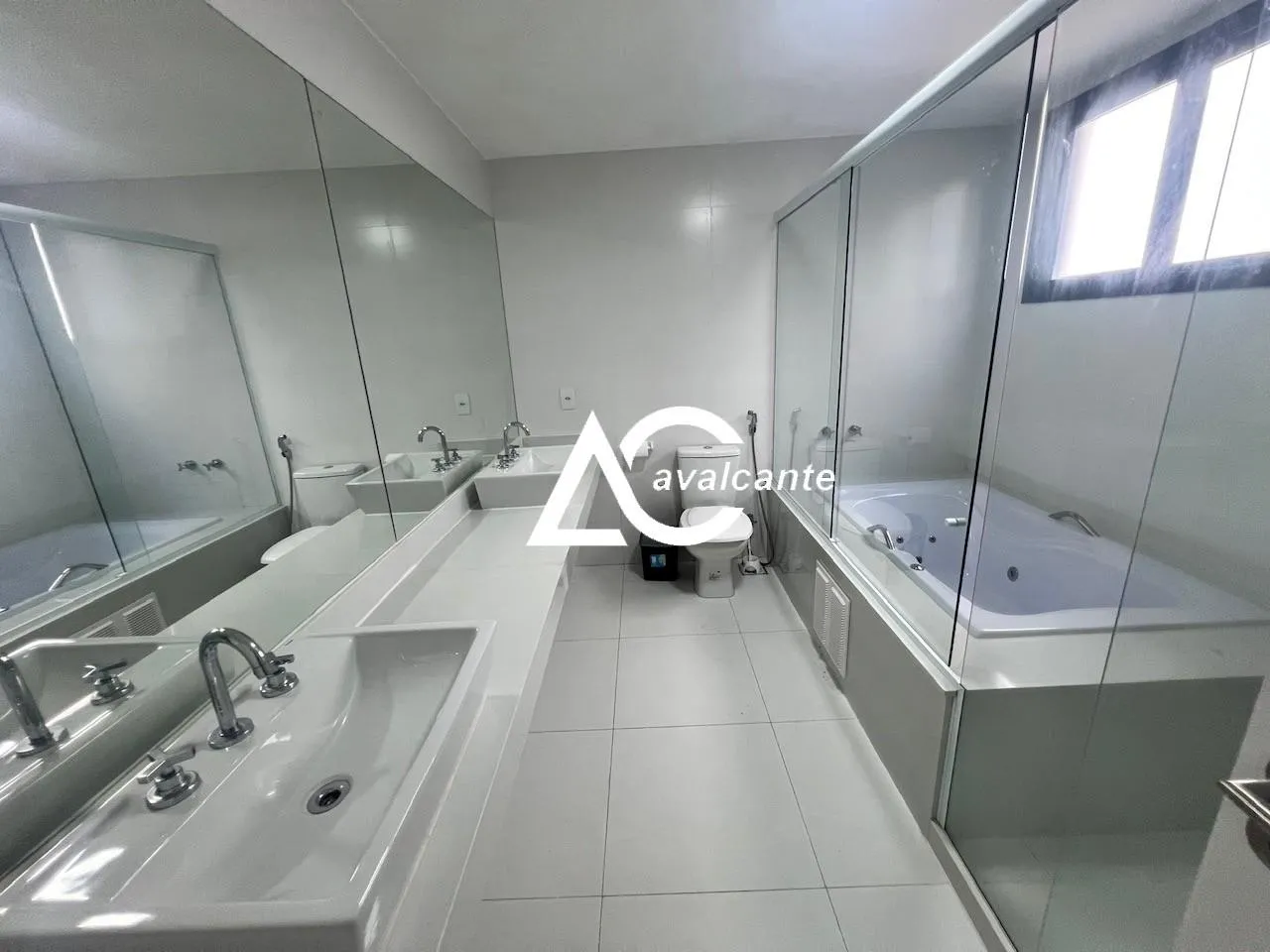 Unfurnished house with 5 bedrooms and 5 bathrooms — photo 31