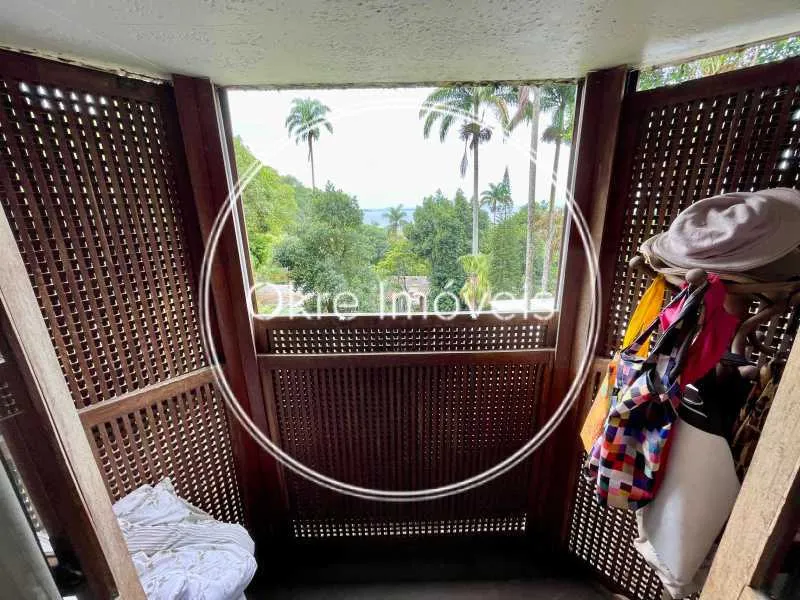 House in a gated community with 4 bedrooms and 5 baths — photo 29