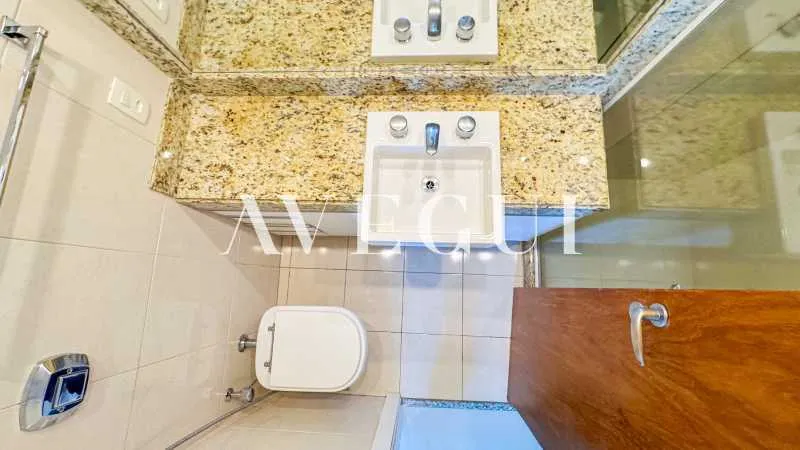 197 m² apartment with 4 bedrooms and a glass balcony — photo 22