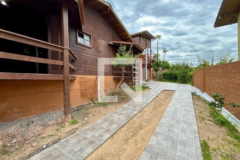 Balcony with a grill in a 3-bedroom house, 100 m² — photo 26