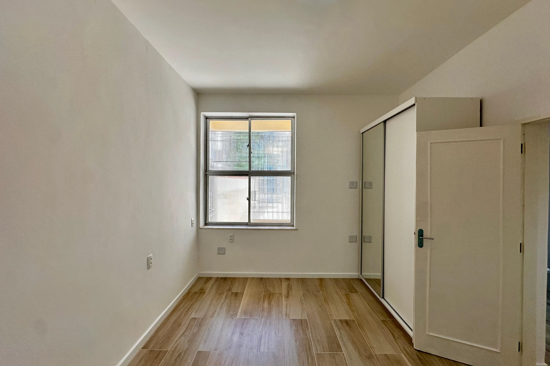 2-bedroom rental apartment with 1 total bathroom — photo 12