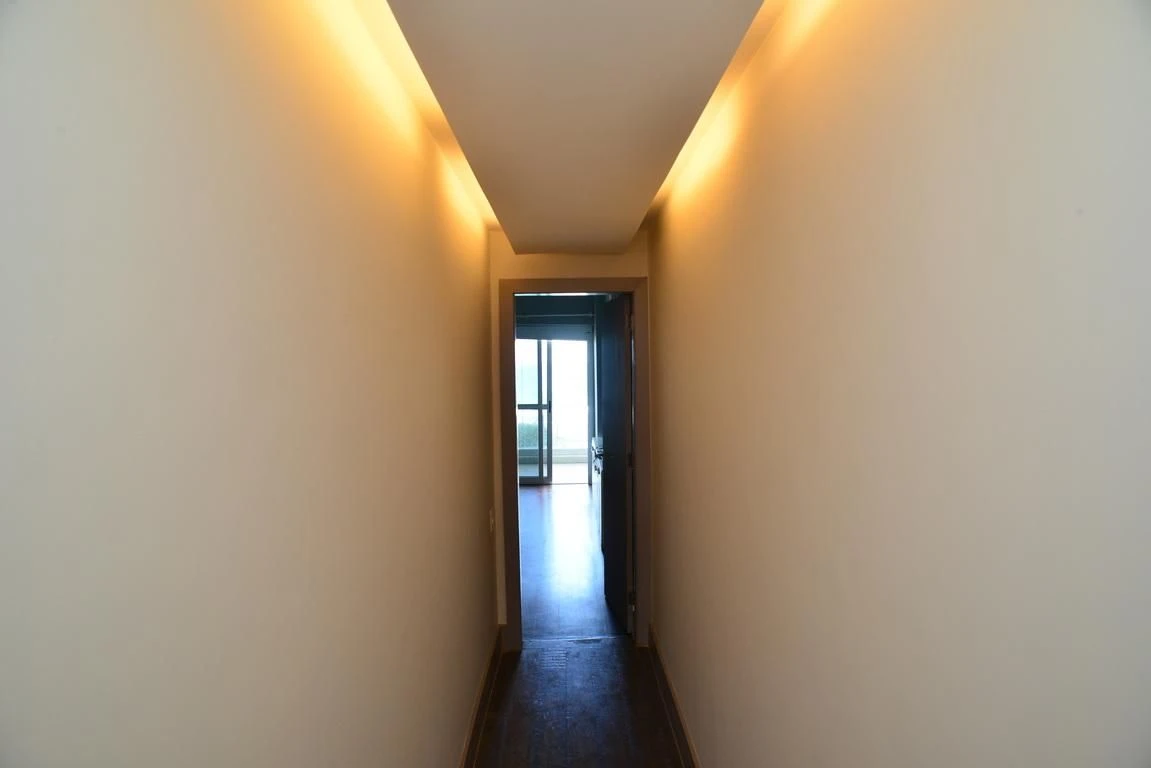 3-bedroom apartment in a building with a gym — photo 35