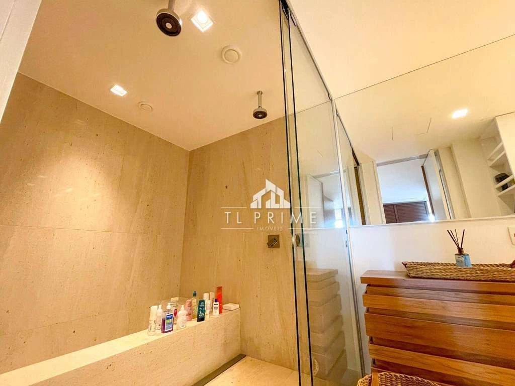 Furnished 1-bedroom apartment with an enclosed balcony — photo 30