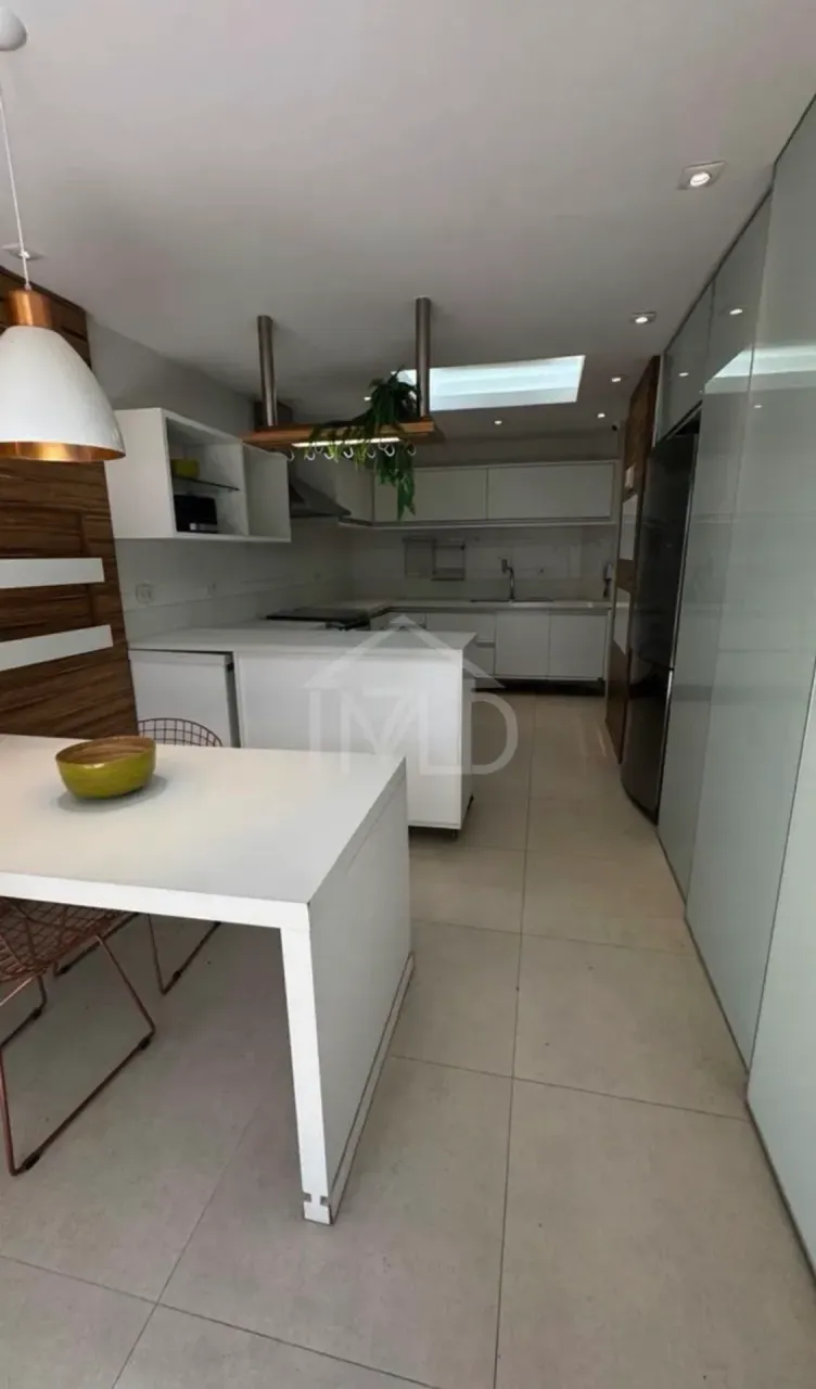 Casa com 4 quartos e 5 banheiros, com 3 vagas — photo 8