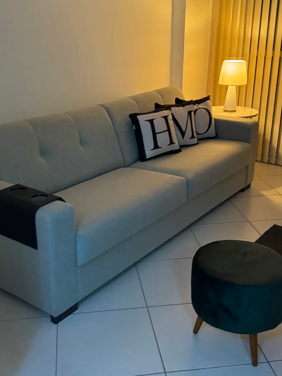 Furnished 1-bedroom apartment with an open kitchen
