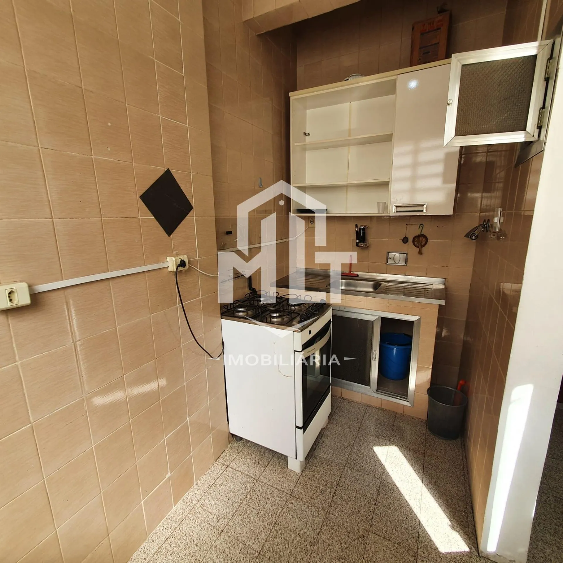 Apartment, 53 m², with wood or laminate floors — photo 2