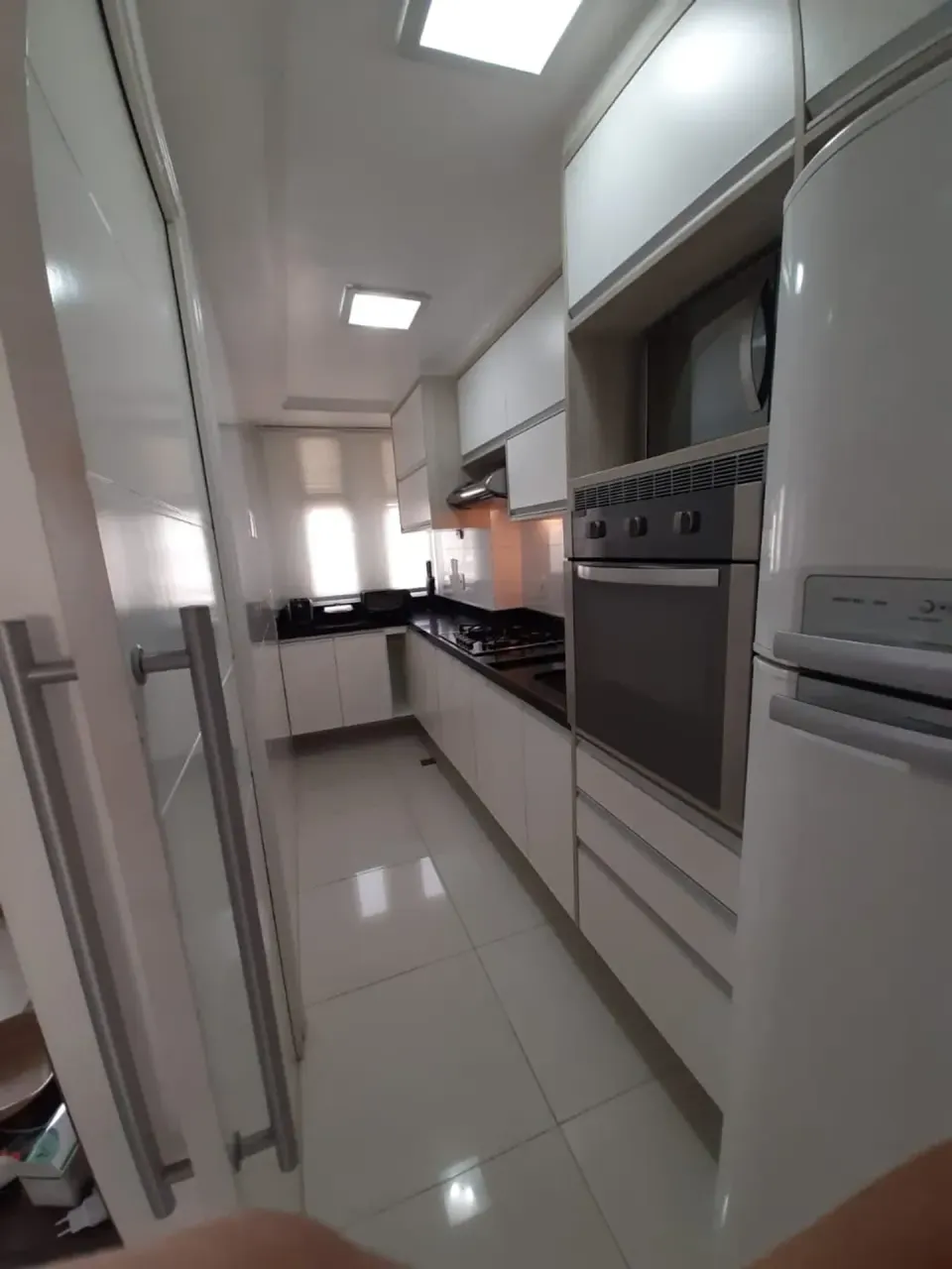 2-bedroom apartment in a building with a gym — photo 17