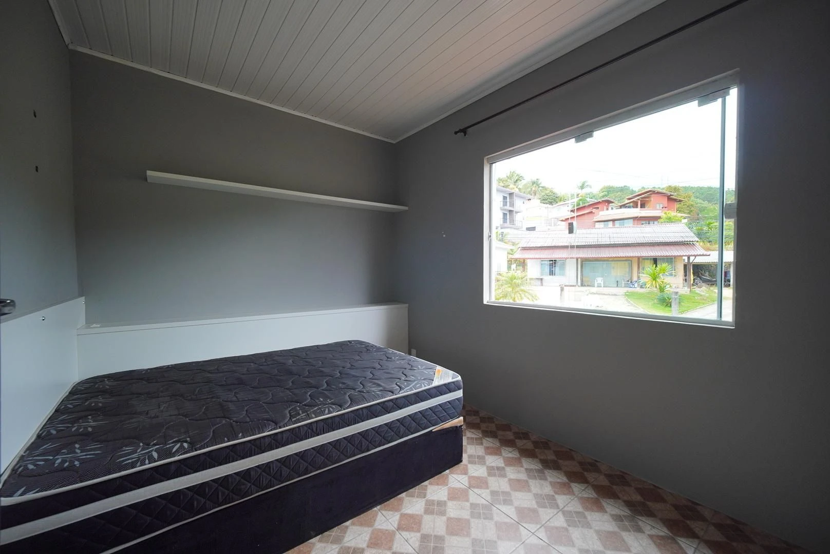 2-bedroom house with a garden — photo 3