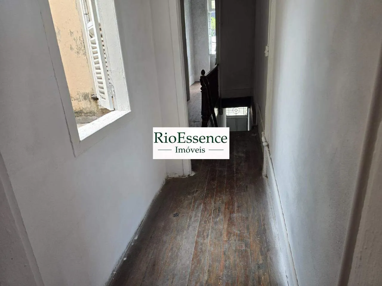 Street house with 5 bedrooms and shared BBQ area