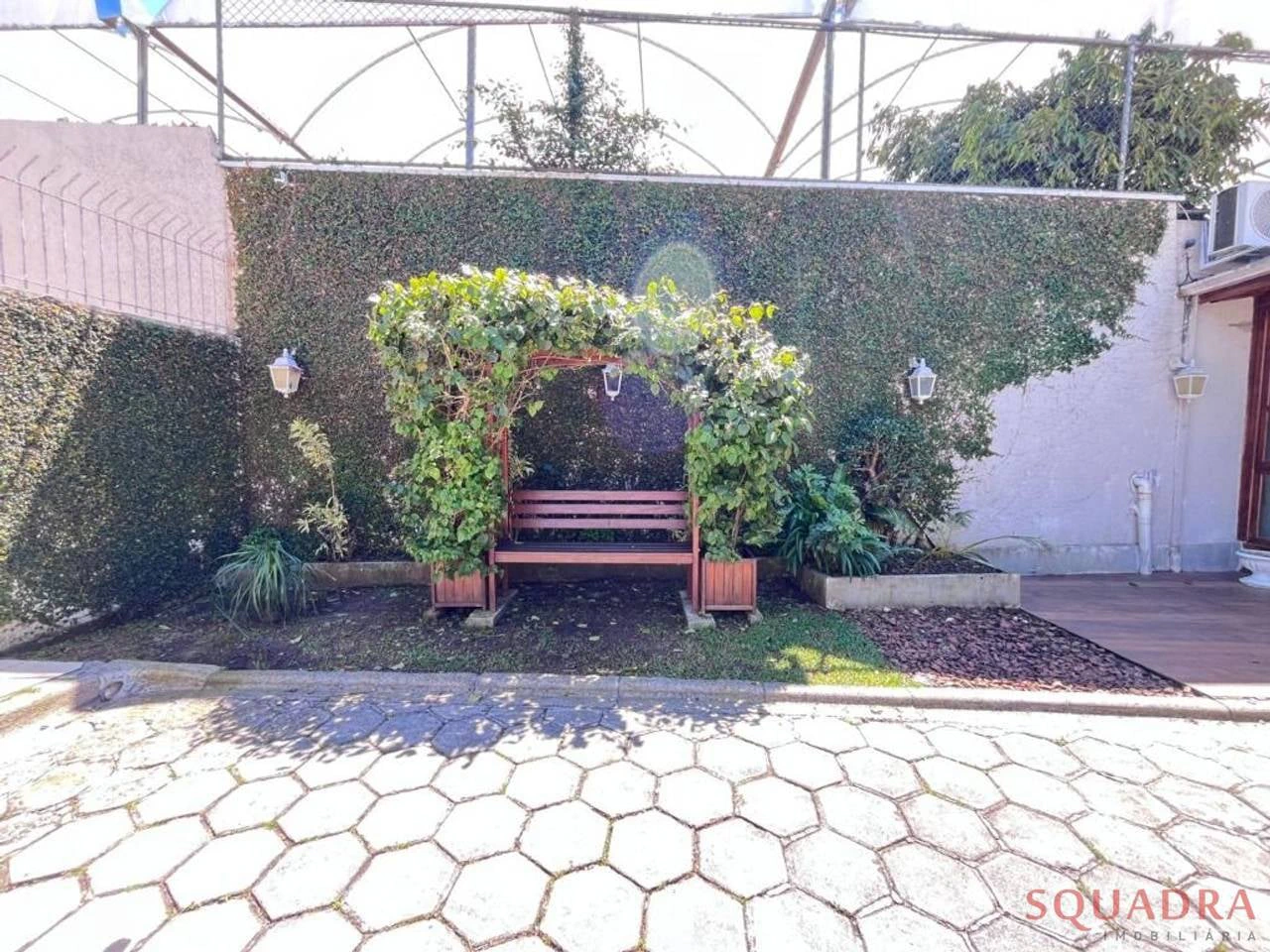 3-bedroom house with a bathtub in Curitiba — photo 20