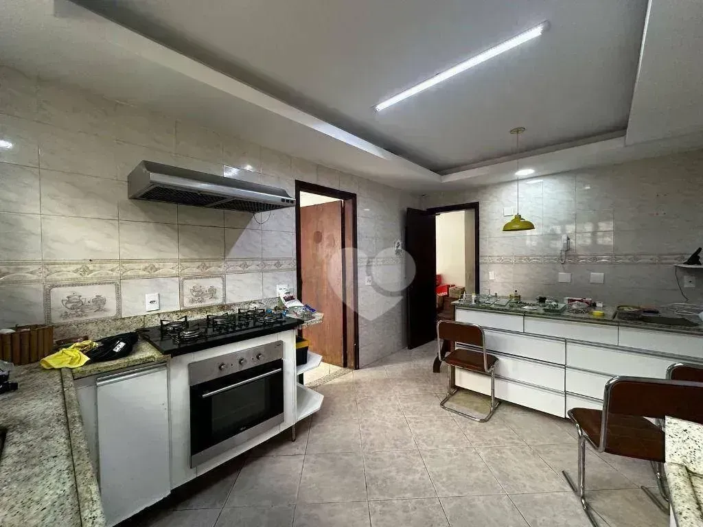 House with 3 bedrooms and 600 m², 4 parking spots — photo 31