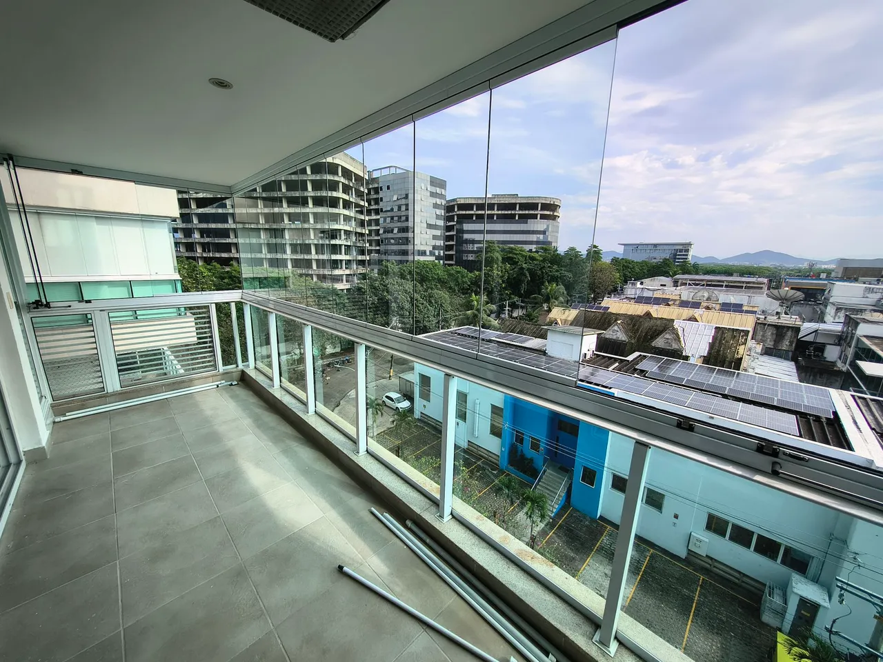 2-bedroom apartment in a building with a gym — photo 9