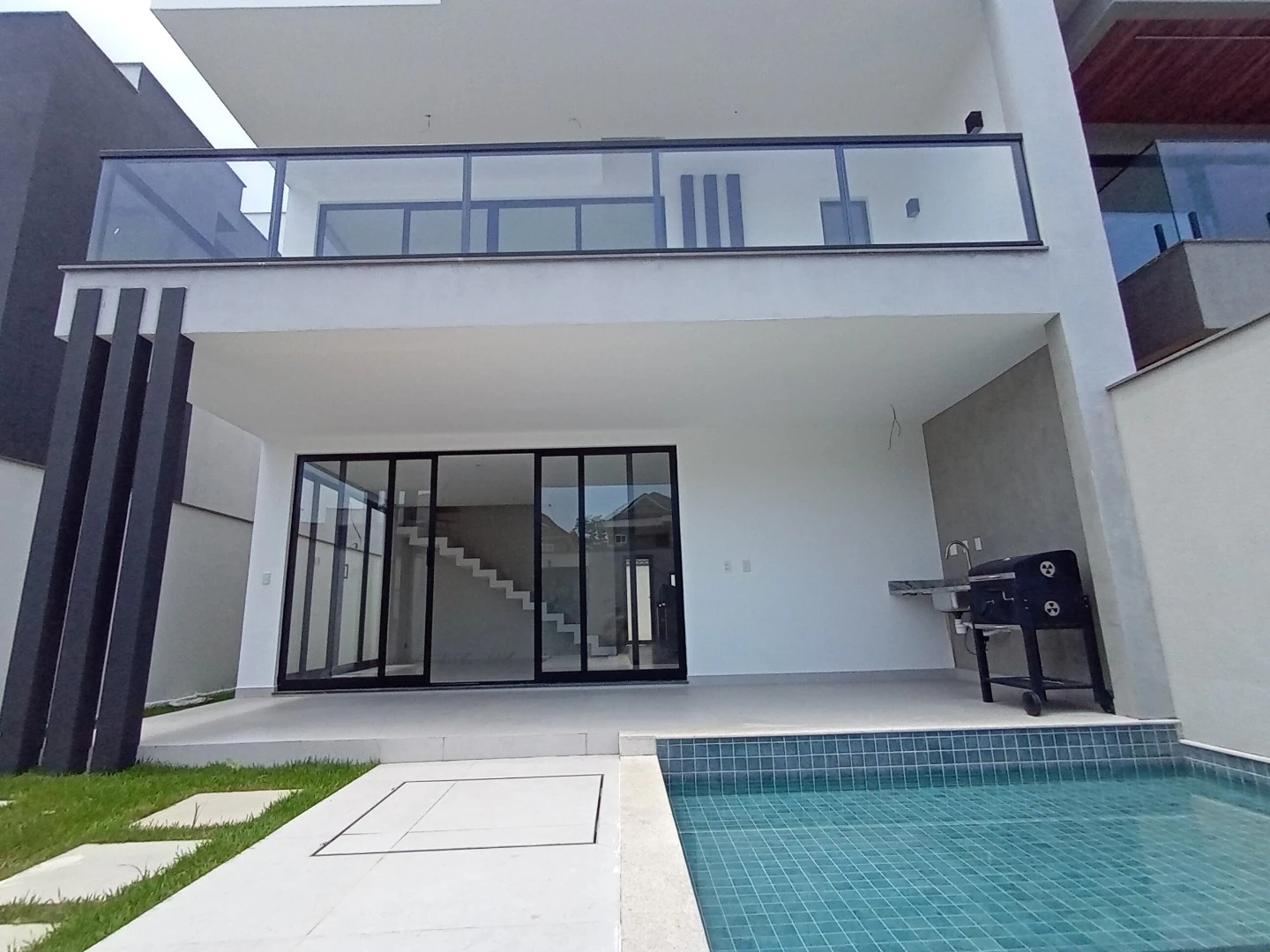 Condo house with open-plan kitchen and 3 en-suites — photo 22