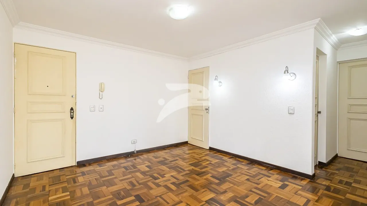 2-bedroom apartment with wood flooring in the living room — photo 4