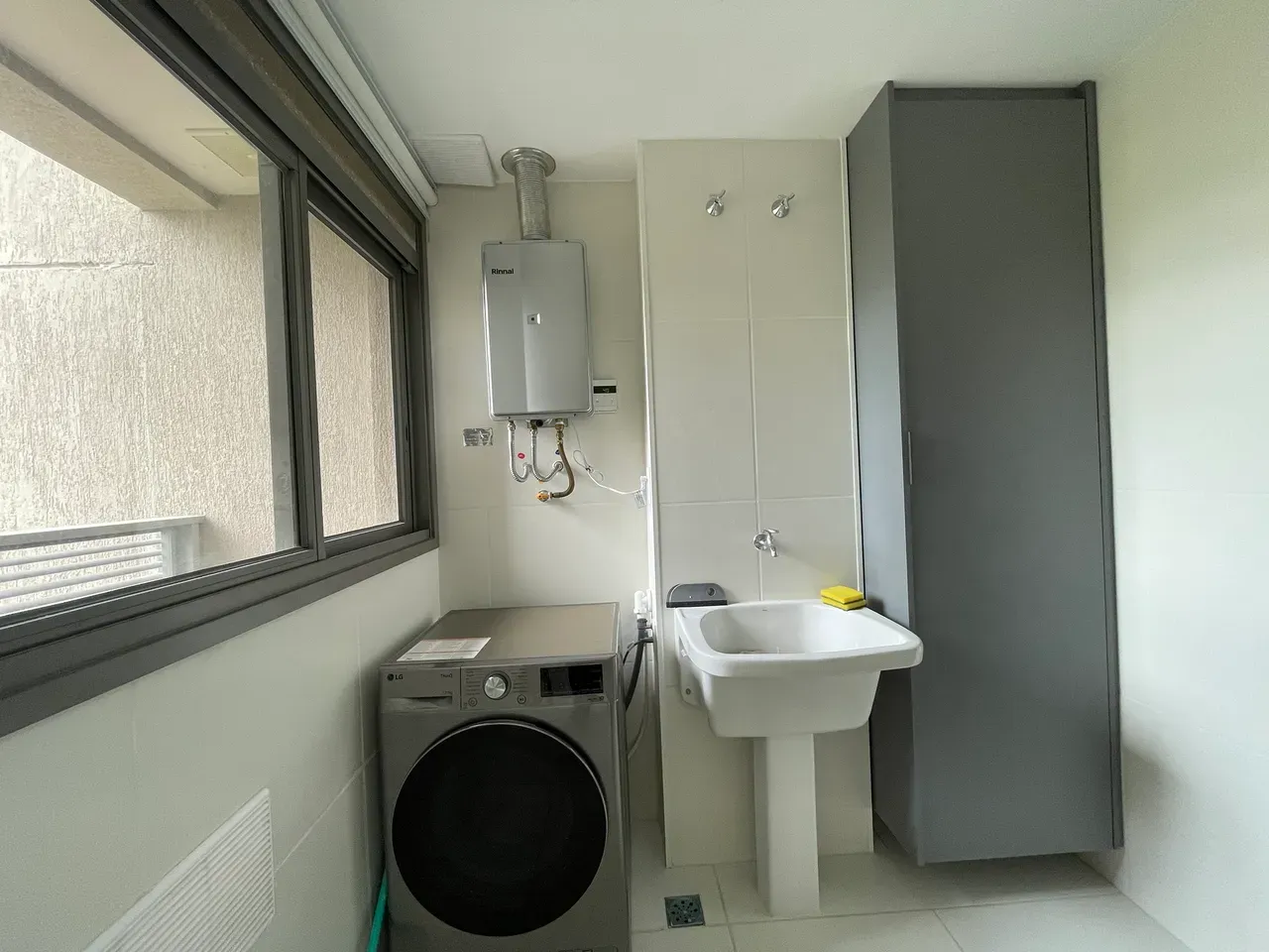 Furnished 151 m² apartment with 3 en-suite bedrooms and 2 parking — photo 12