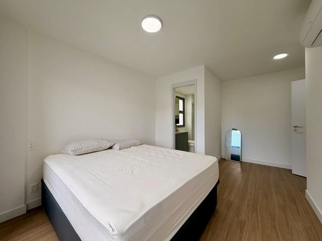 Apartamento mobiliado com 3 quartos e varanda envidraçada — photo 9