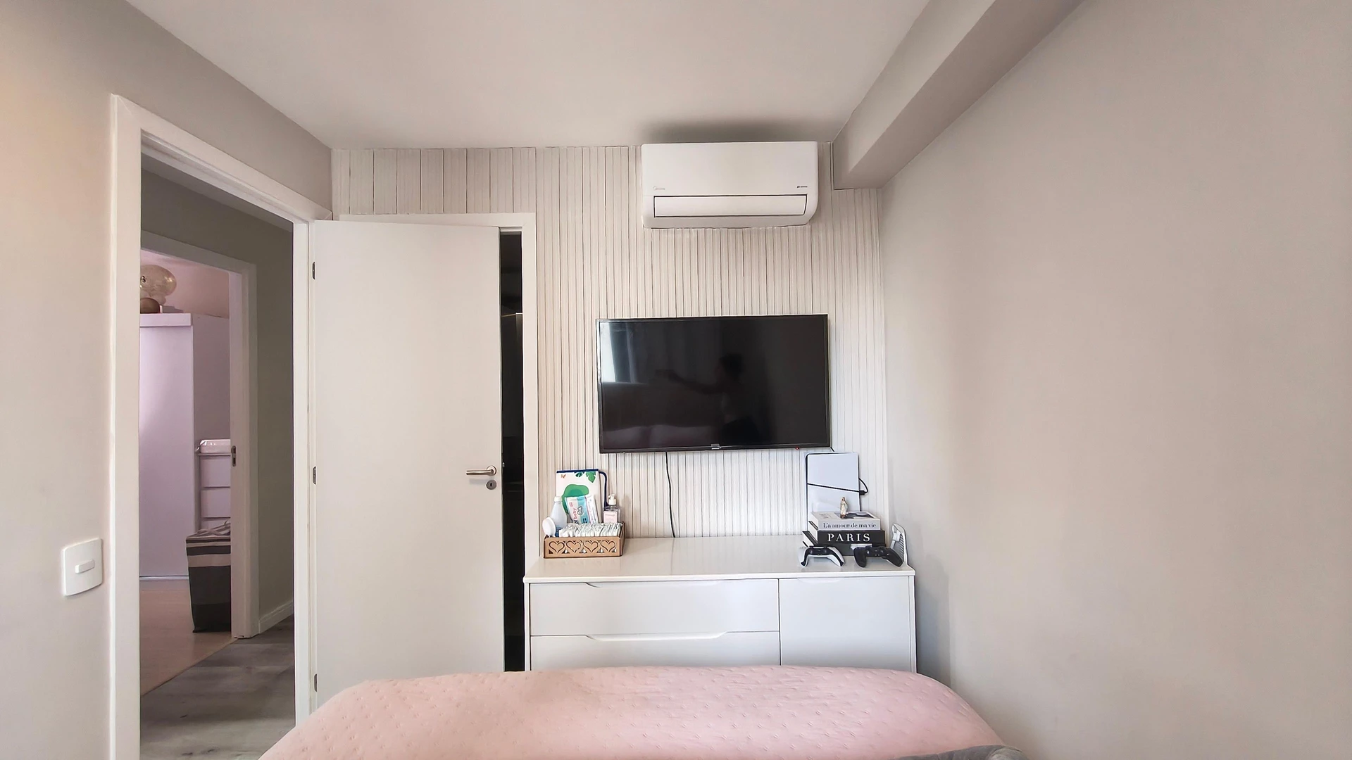3-bedroom apartment with a washing machine — photo 13