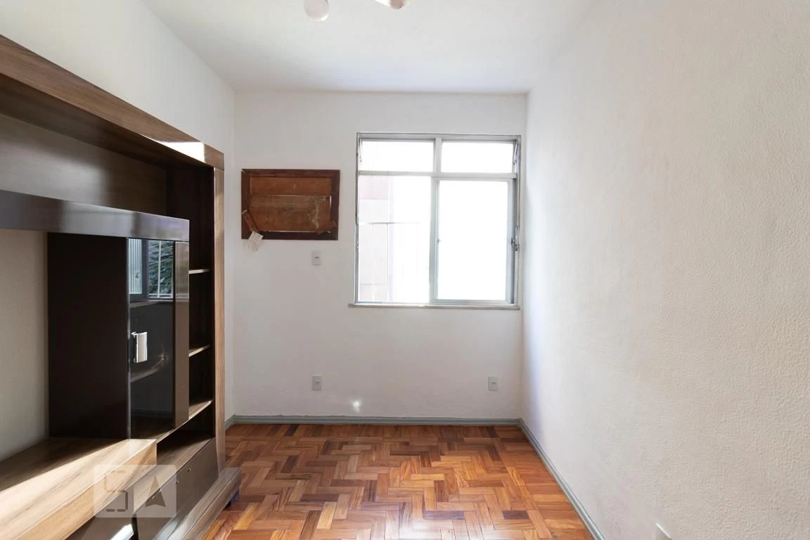 1 quarto e piso de madeira ou laminado: apartamento de 60 m² — photo 15