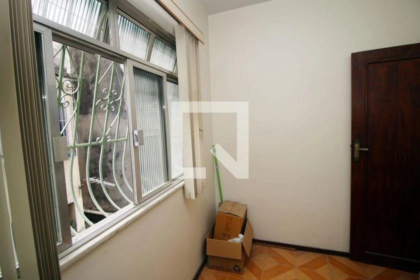 House with 4 bedrooms and 297 m², no parking — photo 46