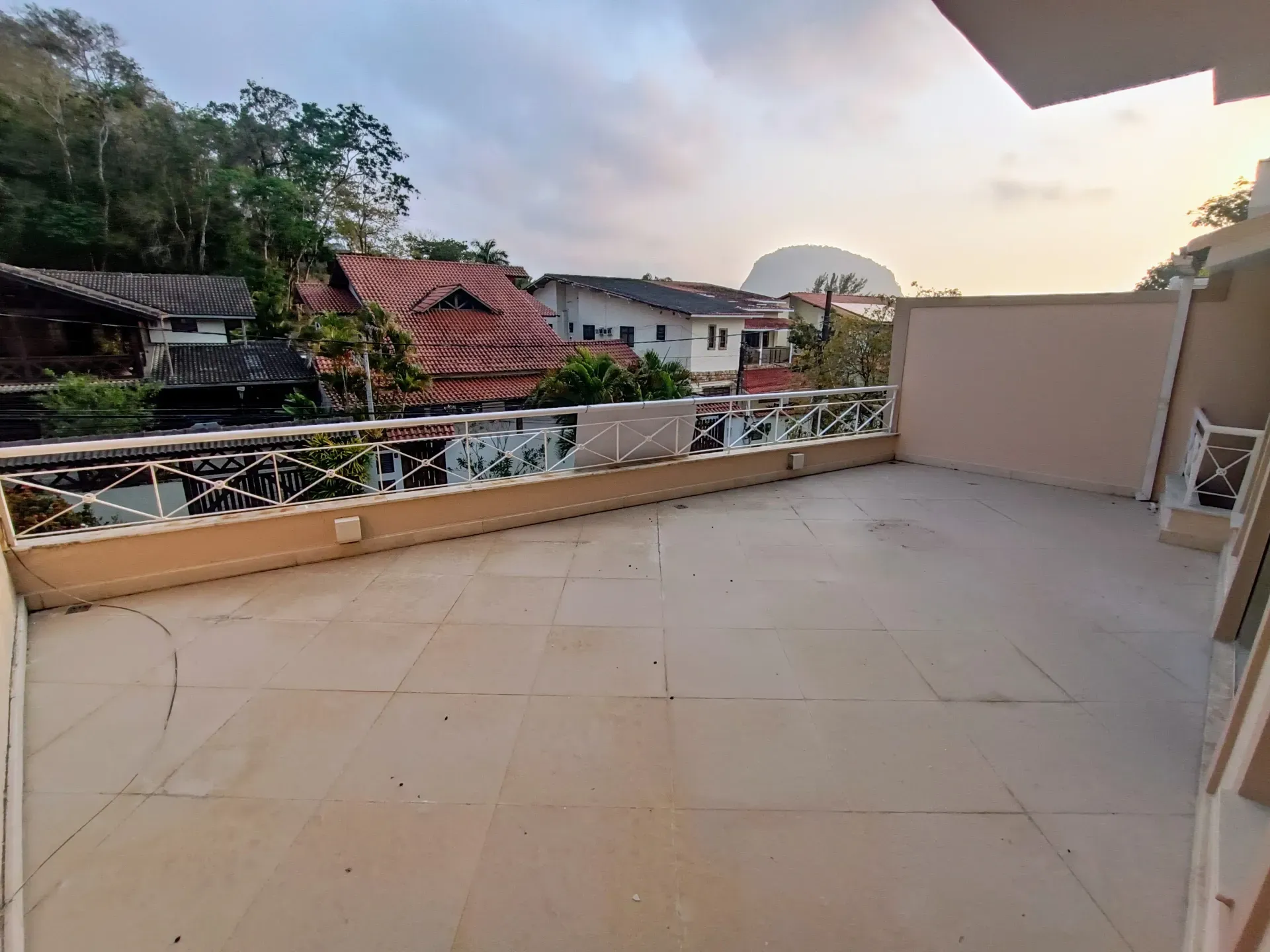 Unfurnished house with 4 bedrooms and 5 bathrooms — photo 10