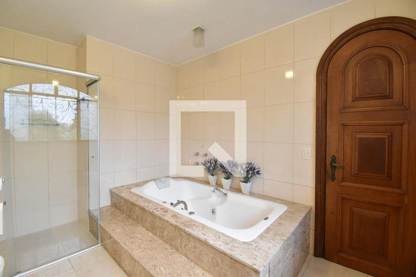 House with 5 bedrooms, gas stove and 650 m² — photo 37