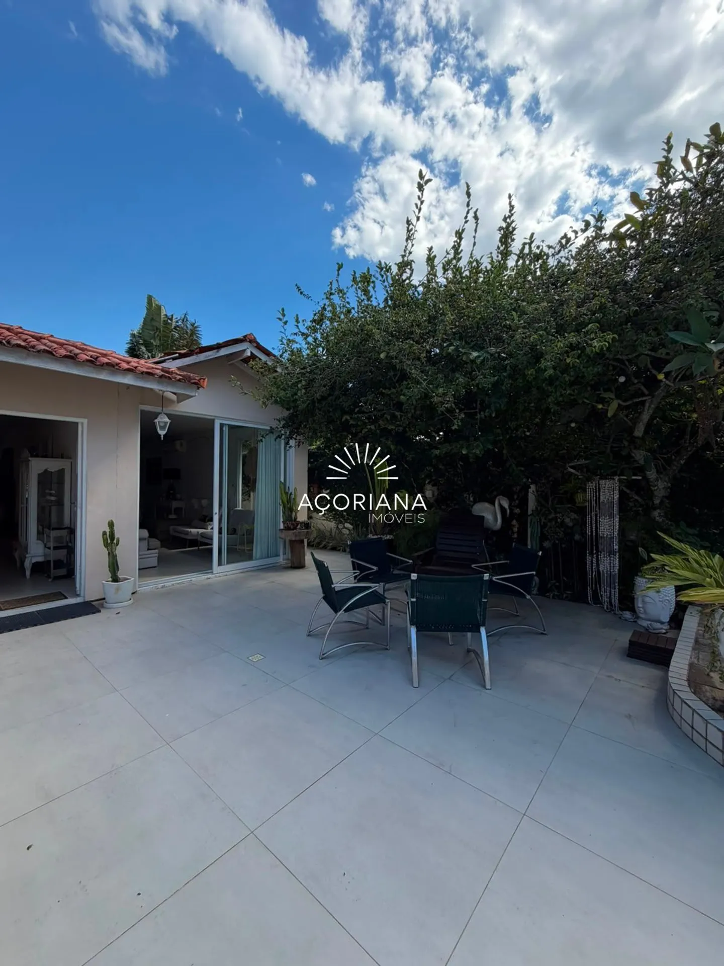 Furnished 600 m² house with 5 bedrooms and an integrated kitchen — photo 3