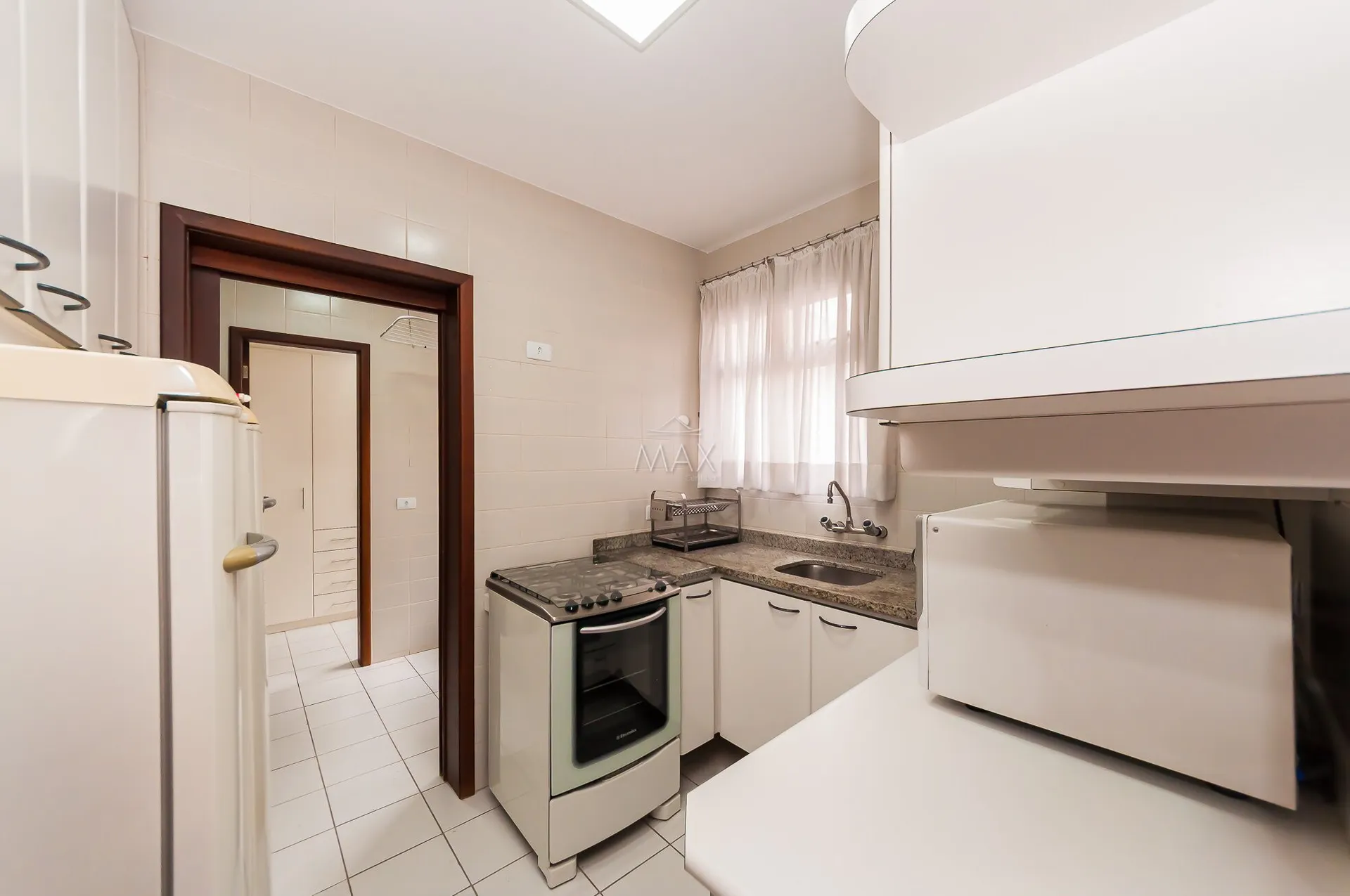 Furnished apartment, 89 m², with a glass-enclosed balcony — photo 2