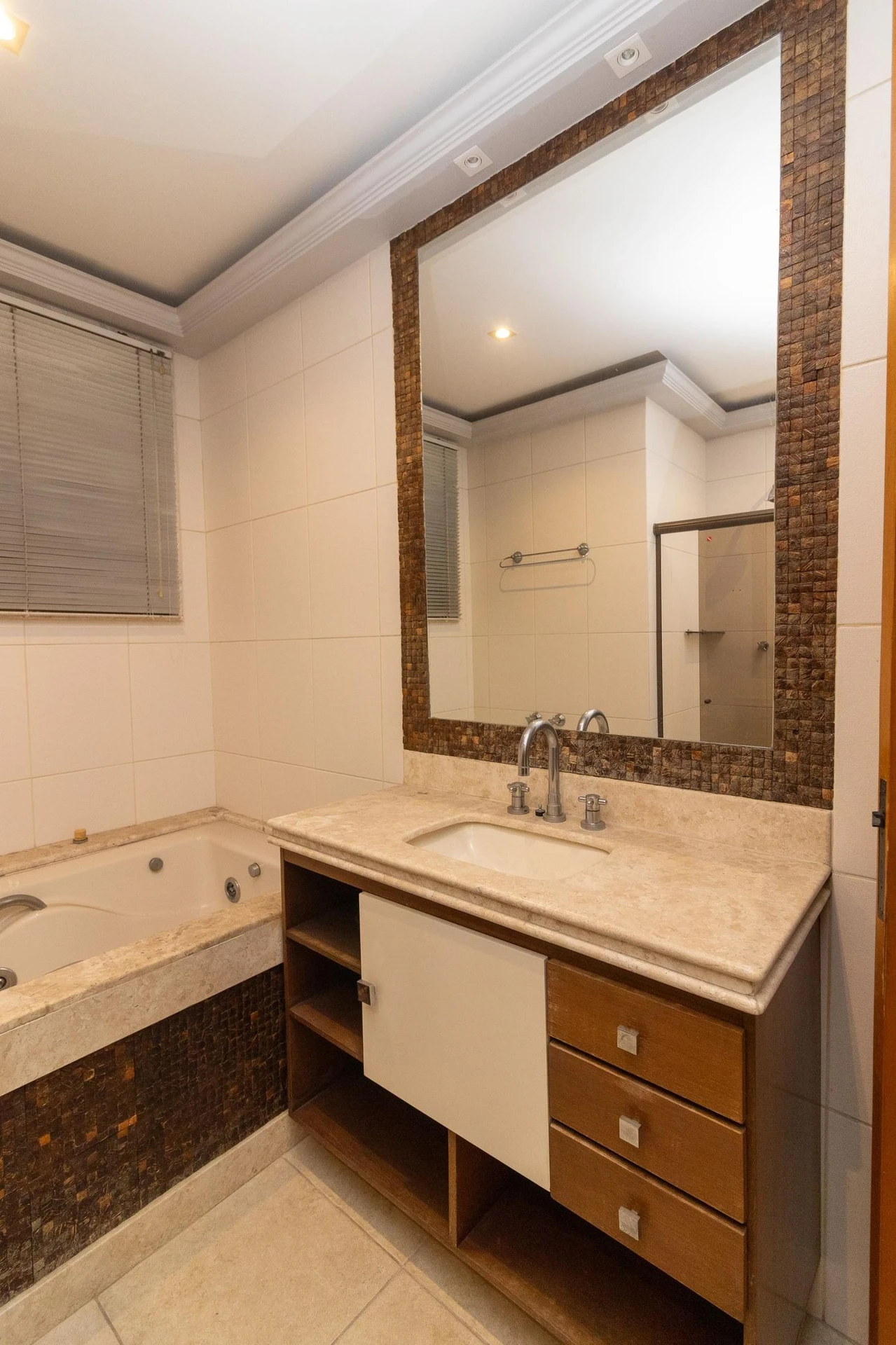 4-bedroom apartment with 2 en-suite bathrooms and garden — photo 43