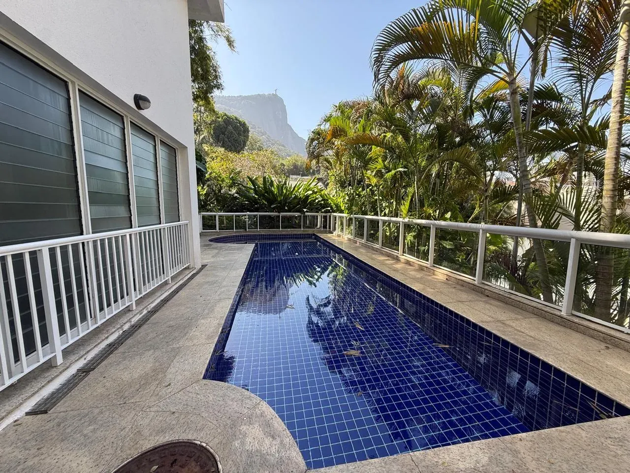 Furnished 470 m² house with 4 en-suite bedrooms and pool — photo 42