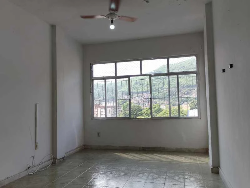 Unfurnished apartment with 3 bedrooms and 2 bathrooms — photo 8