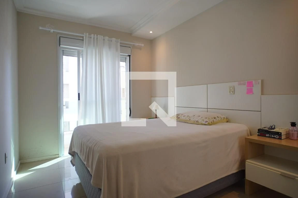 Glass-enclosed balcony in a 2-bedroom apartment, 78 m² — photo 3