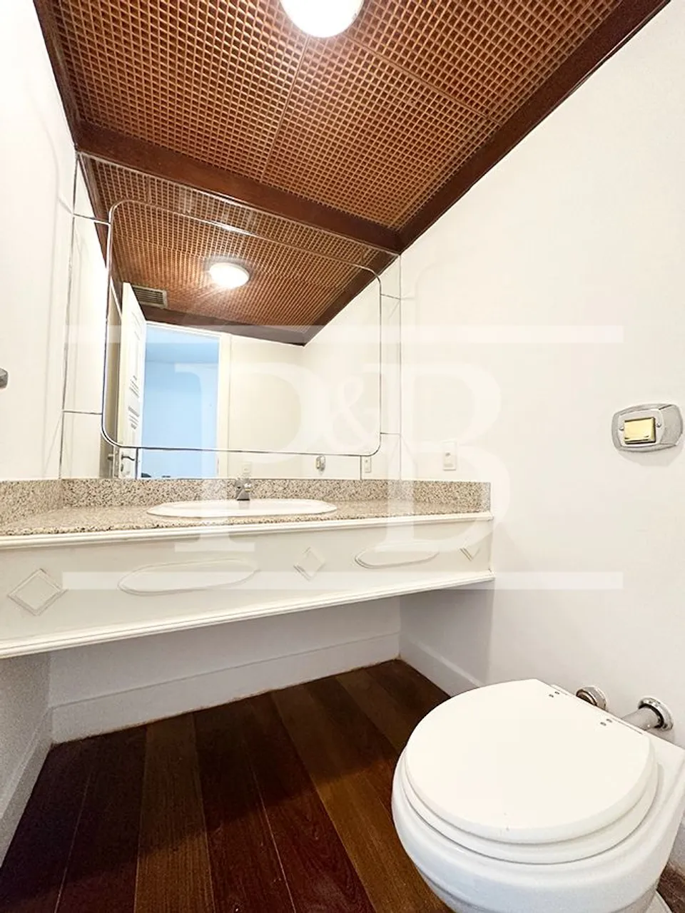 300 m² apartment with 4 bedrooms and 4 parking spots — photo 18