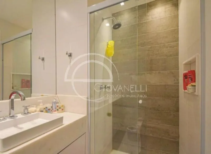 Furnished apartment with 4 en-suite bedrooms — photo 32