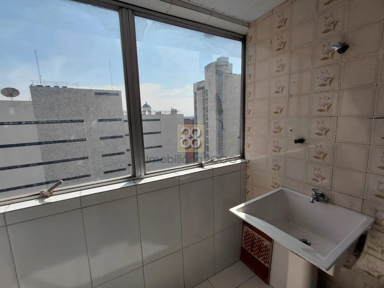 Apartment with 1 bedroom and wood floors — photo 7