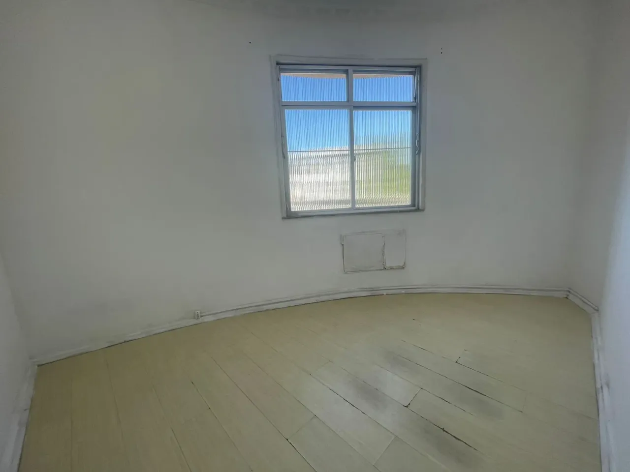 Unfurnished 2-bedroom apartment with a separate kitchen — photo 6