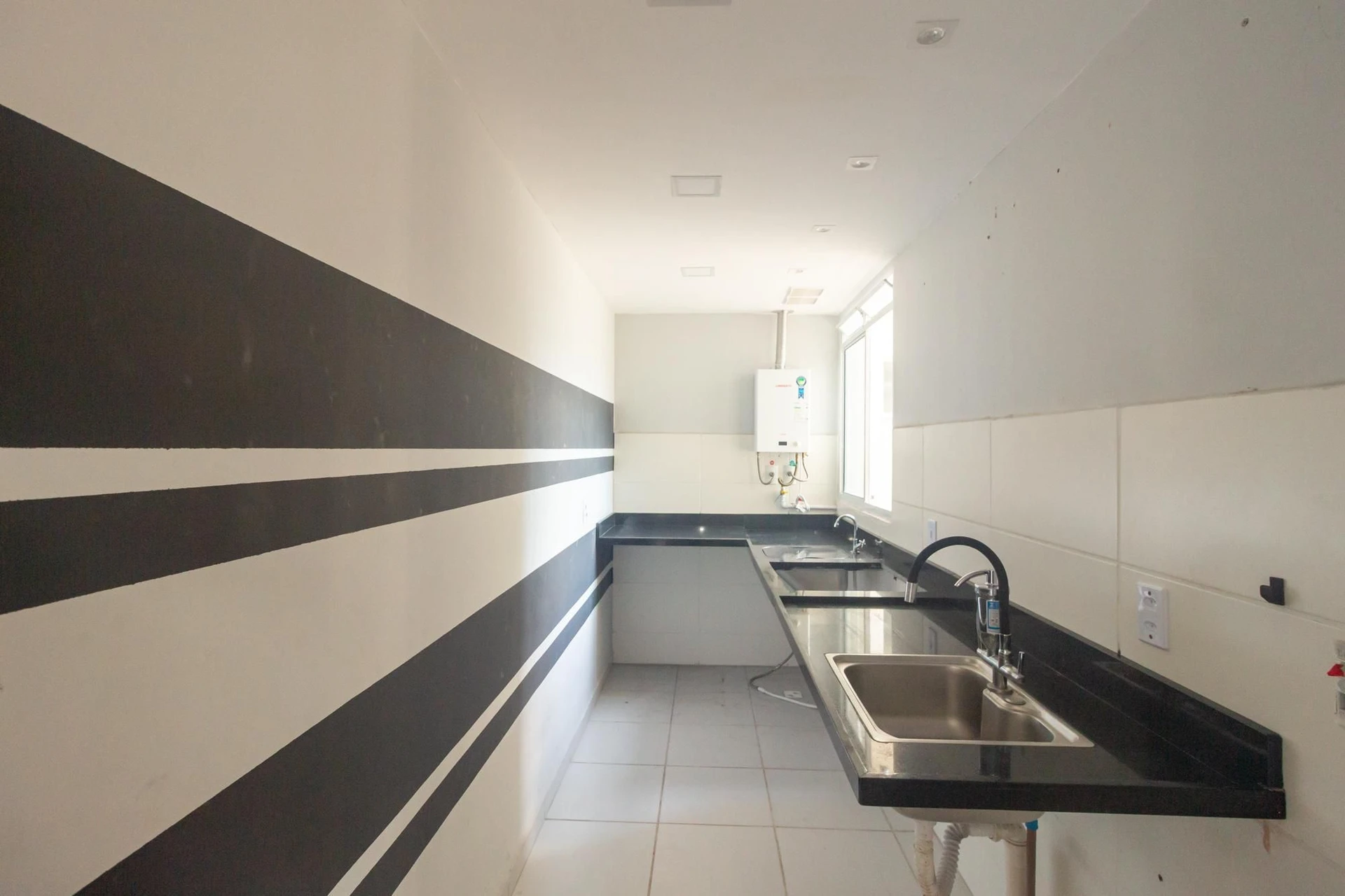 2-bedroom apartment with a laundry area — photo 24