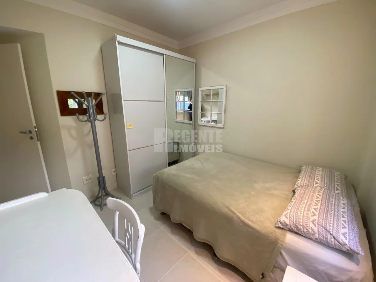 Apartamento amueblado de 3 dormitorios con jardín y BBQ — photo 17