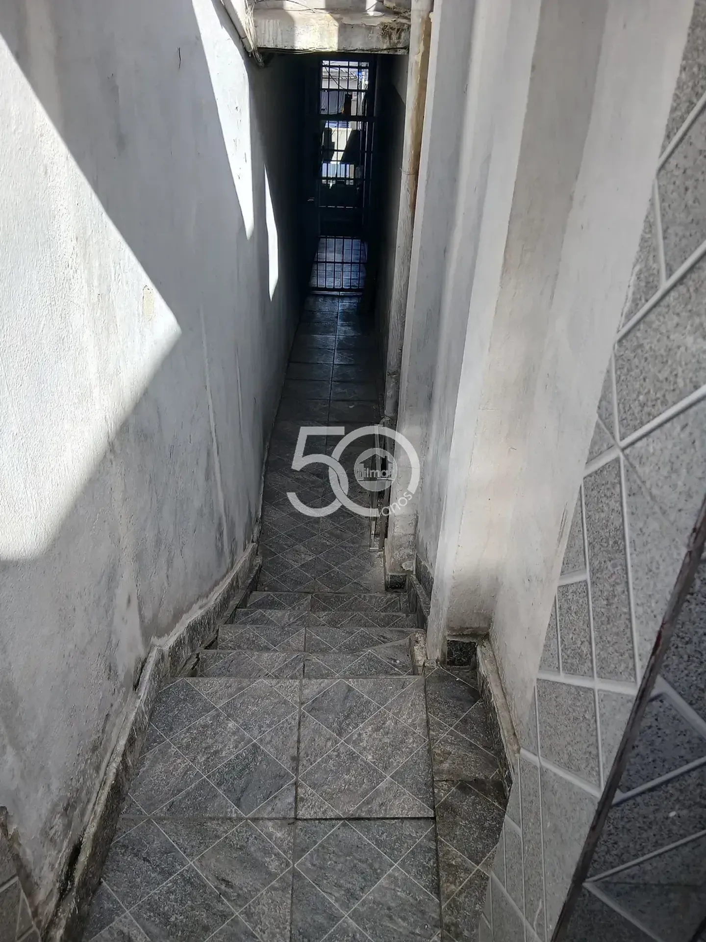 Unfurnished apartment with 2 bedrooms and a separate kitchen — photo 23