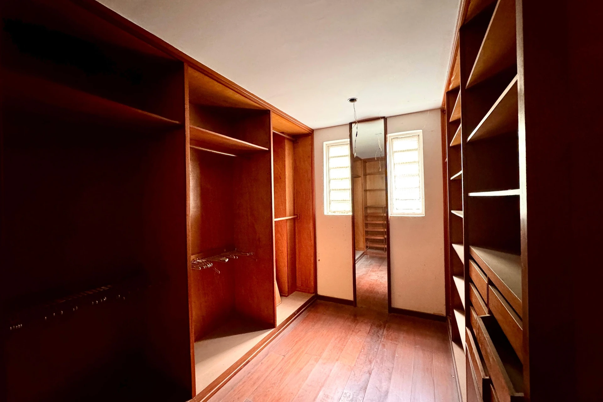 Casa, 888 m², com banheira — photo 19