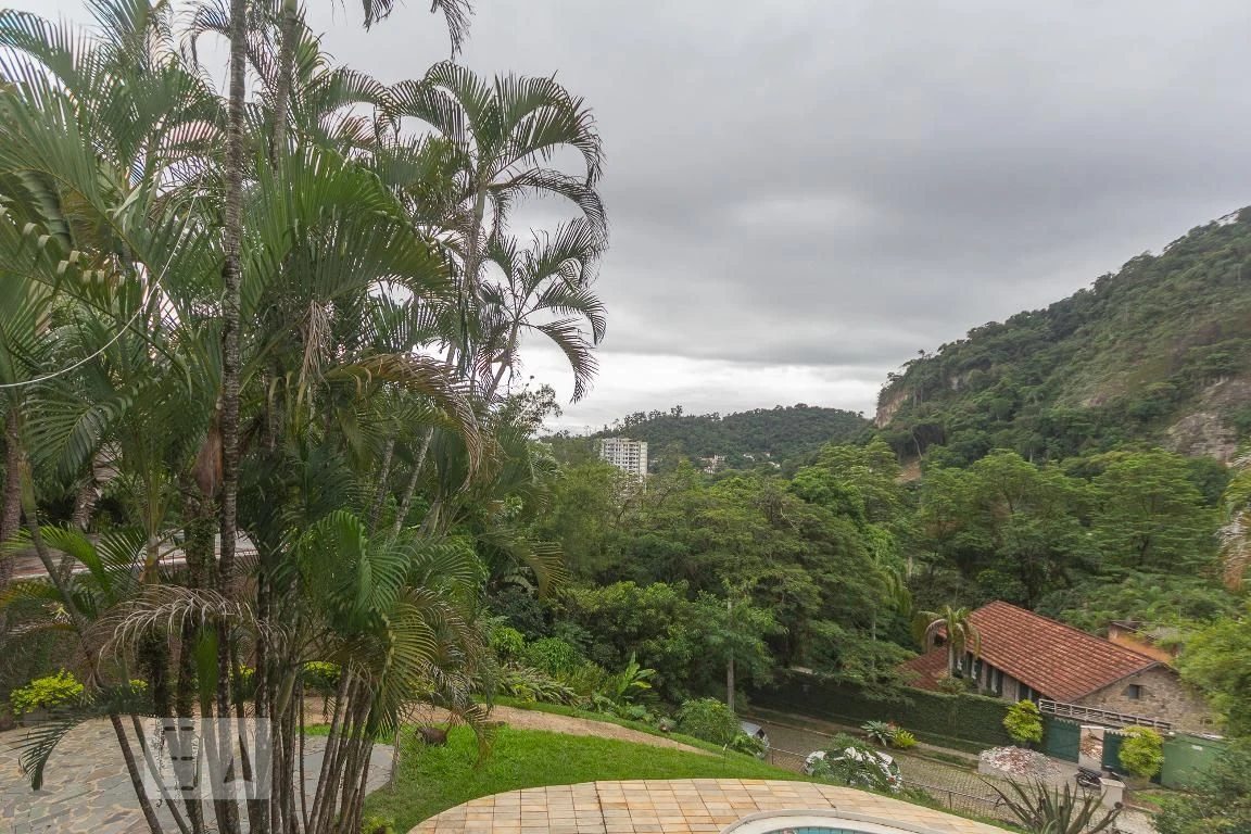Condo house with 4 bedrooms and 400 m² — photo 12
