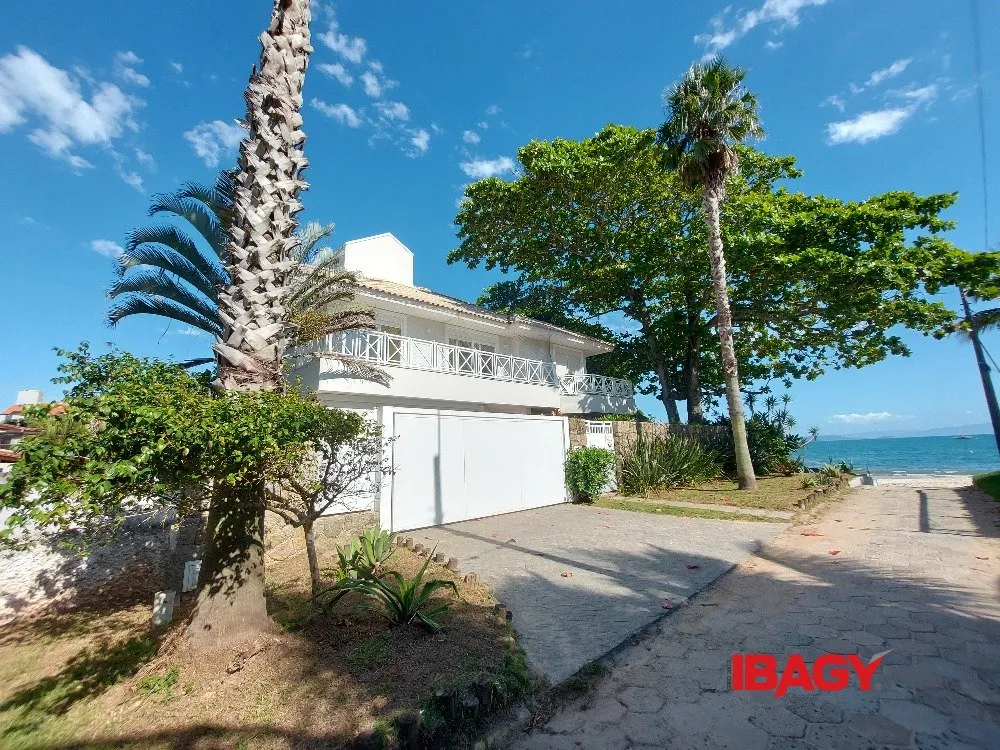 Меблированный дом 518 м² с 5 спальнями и 4 суитами — photo 47