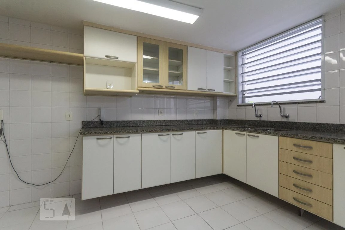 195 m² rental apartment with 3 bedrooms and 2 parking spaces — photo 8