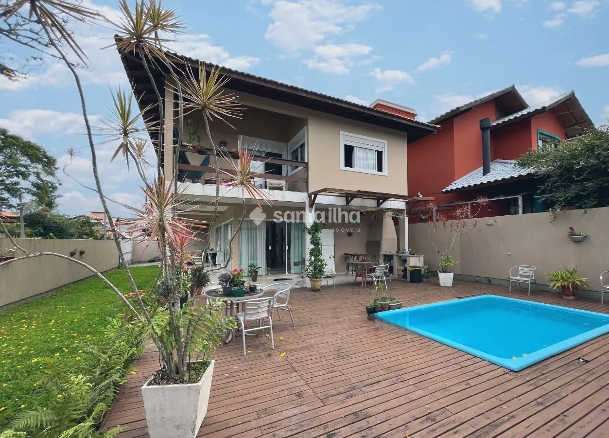 Casa de 360 m² con cocina abierta y fogón a gas